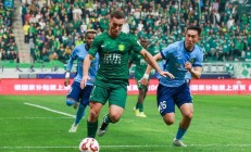 关于力战追平！中超双雄缠斗分钟，场面激烈难分胜负的信息